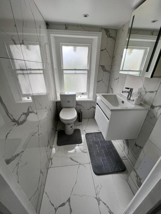 Lovely 2 Bedroom Flat With Roof Terrace In London Nw6 エクステリア 写真