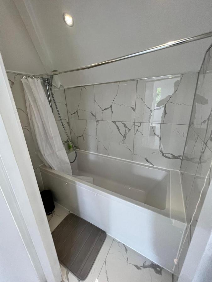 Lovely 2 Bedroom Flat With Roof Terrace In London Nw6 エクステリア 写真